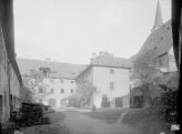 Františkánský klášter. Klášterní dvůr od Jihu. J. Haberzettl 1900