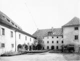 Františkánský klášter. Klášterní dvůr od jihu. 1946