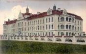 Všeobecná nemocnice. Celkový pohled na průčelí kolem 1910