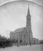 Evangelische Kirche. Kirche und Pfarrhaus von Nordwest. J. Haberzettl 1900