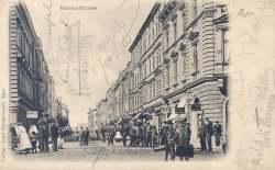 Pohled na dnešní ulici Svobody směrem k náměstí. Po pravé straně jsou patrny domy čp. 587 a 586. Okolo 1902, SOkA Cheb.