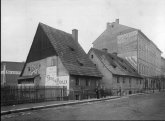 Hrázděný dům, na jehož místě byl vybudován obytný a obchodní dům firmy Focke & Pichler (čp. 79). Foto J. Haberzettl, 1903, SOkA Cheb.
