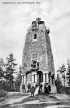 Bismarckova věž s výletníky. Kolem roku 1915