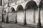 1962-10 arkády gotic. domu náměstí 01 - výřez