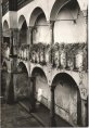 1962-10 arkády gotic. domu náměstí 04 - pohlednice